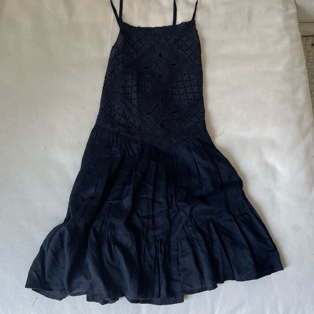 Lulu's black dress